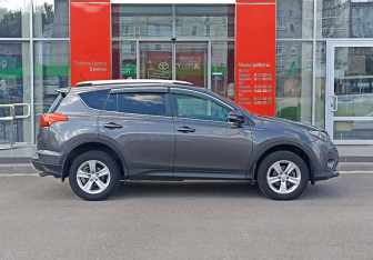 Подержанный автомобиль Toyota RAV4 2013 года (4 фото)