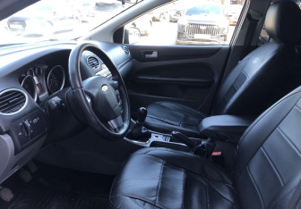 Подержанный автомобиль Ford Focus Hatchback 2009 года (9 фото)