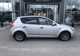 Подержанный автомобиль Kia Ceed Hatchback 2007 года (4 фото)