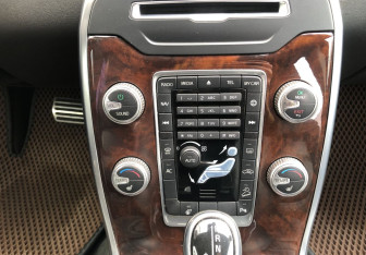 Подержанный автомобиль Volvo XC70 2014 года (14 фото)