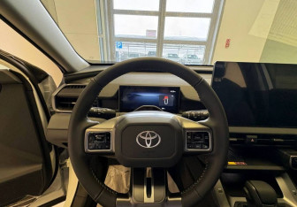 Новый Toyota RAV4 2025 (12 фото)