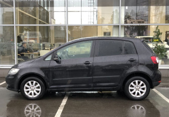 Подержанный автомобиль Volkswagen Golf Plus 2008 года (8 фото)