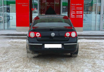 Подержанный автомобиль Volkswagen Passat Sedan 2006 года (6 фото)
