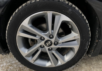 Подержанный автомобиль Hyundai Elantra Sedan 2017 года (18 фото)