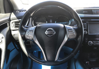 Подержанный автомобиль Nissan Qashqai 2014 года (12 фото)