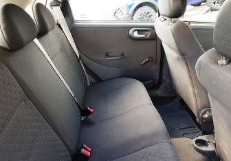 Подержанный автомобиль Opel Corsa 2002 года (10 фото)