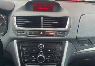 Подержанный автомобиль Opel Mokka 2013 года (15 фото)