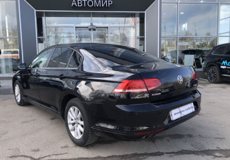 Подержанный автомобиль Volkswagen Passat Sedan 2015 года (7 фото)