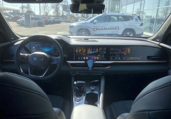 Подержанный автомобиль Geely Monjaro 2024 года (10 фото)