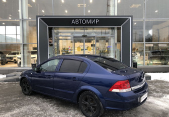 Подержанный автомобиль Opel Astra Sedan 2008 года (7 фото)