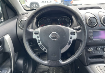 Подержанный автомобиль Nissan Qashqai 2010 года (12 фото)