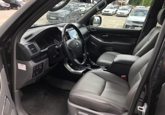 Подержанный автомобиль Toyota Land Cruiser Prado 2008 года (9 фото)