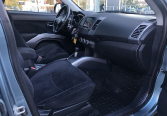 Подержанный автомобиль Mitsubishi Outlander 2007 года (9 фото)