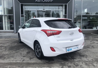 Подержанный автомобиль Hyundai i30 Hatchback 2015 года (7 фото)