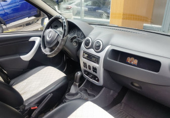 Подержанный автомобиль Renault Logan Sedan 2013 года (9 фото)