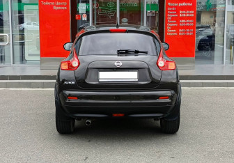 Подержанный автомобиль Nissan Juke 2011 года (6 фото)