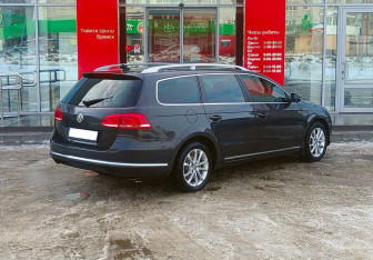 Подержанный автомобиль Volkswagen Passat Wagon 2011 года (5 фото)