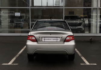 Подержанный автомобиль Daewoo Nexia Sedan 2008 года (6 фото)