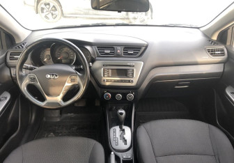 Подержанный автомобиль Kia Rio Sedan 2016 года (10 фото)