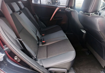 Подержанный автомобиль Toyota RAV4 2016 года (15 фото)