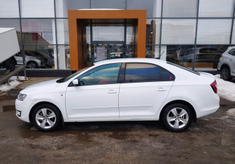 Подержанный автомобиль Skoda Rapid Liftback 2017 года (8 фото)