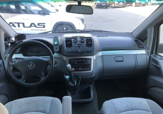 Подержанный автомобиль Mercedes-Benz Viano 2004 года (10 фото)