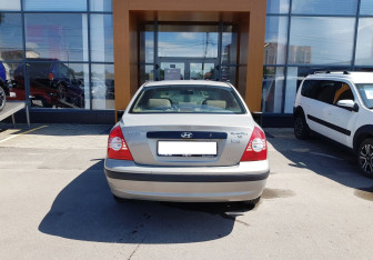 Подержанный автомобиль Hyundai Elantra Sedan 2008 года (6 фото)