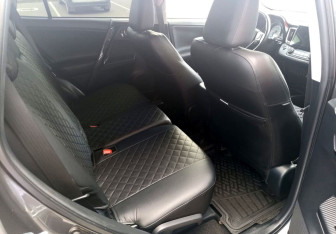 Подержанный автомобиль Toyota RAV4 2013 года (17 фото)