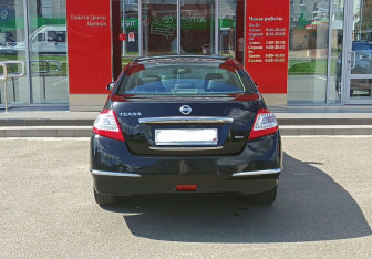 Подержанный автомобиль Nissan Teana 2011 года (6 фото)
