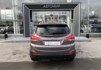 Подержанный автомобиль Hyundai ix35 2014 года (6 фото)
