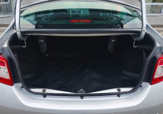 Подержанный автомобиль Renault Logan Sedan 2016 года (12 фото)