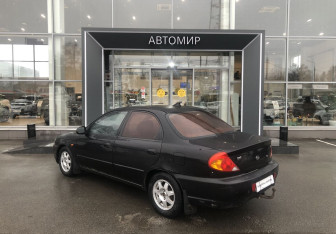 Подержанный автомобиль Kia Spectra Sedan 2006 года (7 фото)