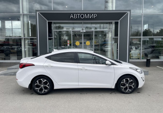 Подержанный автомобиль Hyundai Elantra Sedan 2014 года (4 фото)
