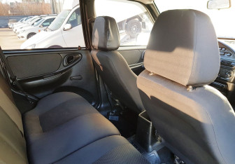 Подержанный автомобиль Chevrolet Niva 2011 года (10 фото)
