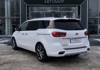 Подержанный автомобиль Kia Carnival 2019 года (7 фото)