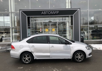 Подержанный автомобиль Volkswagen Polo Sedan 2014 года (4 фото)