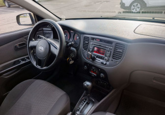 Подержанный автомобиль Kia Rio Hatchback 2011 года (14 фото)