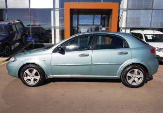 Подержанный автомобиль Chevrolet Lacetti Hatchback 2004 года (8 фото)