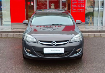Подержанный автомобиль Opel Astra Sedan 2013 года (2 фото)