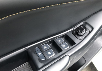 Подержанный автомобиль FAW Bestune B70 2023 года (13 фото)