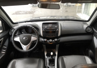 Подержанный автомобиль Lifan X60 2014 года (10 фото)