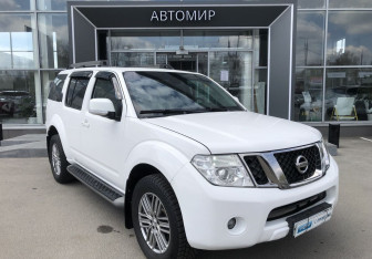 Подержанный автомобиль Nissan Pathfinder 2011 года (3 фото)