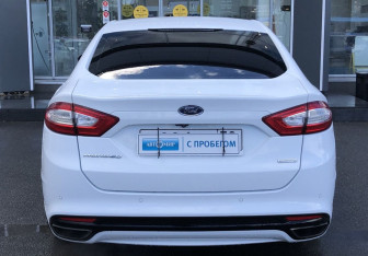 Подержанный автомобиль Ford Mondeo Sedan 2015 года (6 фото)