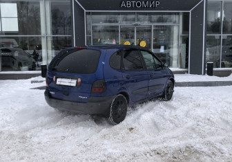 Подержанный автомобиль Renault Megane Hatchback 1997 года (5 фото)