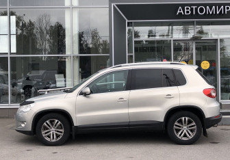 Подержанный автомобиль Volkswagen Tiguan 2010 года (8 фото)