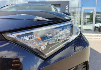 Подержанный автомобиль Toyota RAV4 2020 года (9 фото)