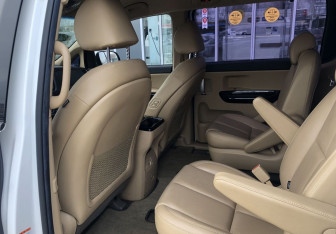 Подержанный автомобиль Kia Carnival 2019 года (11 фото)