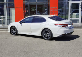Подержанный автомобиль Toyota Camry Sedan 2021 года (7 фото)
