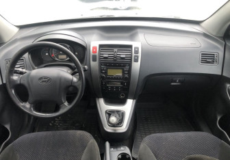 Подержанный автомобиль Hyundai Tucson 2008 года (10 фото)