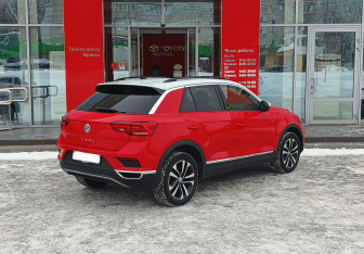 Подержанный автомобиль Volkswagen T-Roc 2020 года (5 фото)